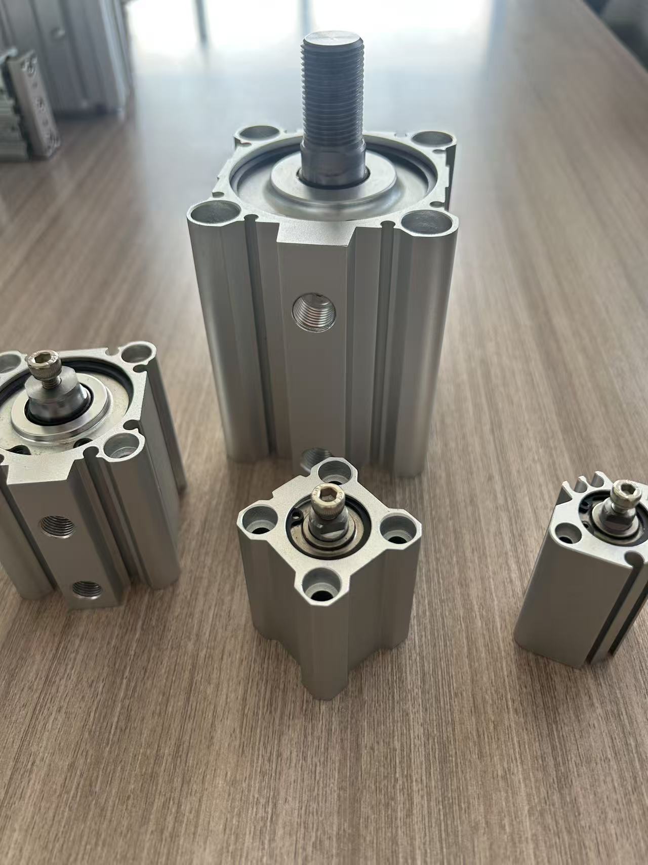 Custom TCQ Series Metal-Sealed Low-Friction Metal-Sealed Pneumatic Cylinder